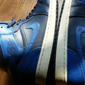 Air Jordan 1 mid Obsidian Royal